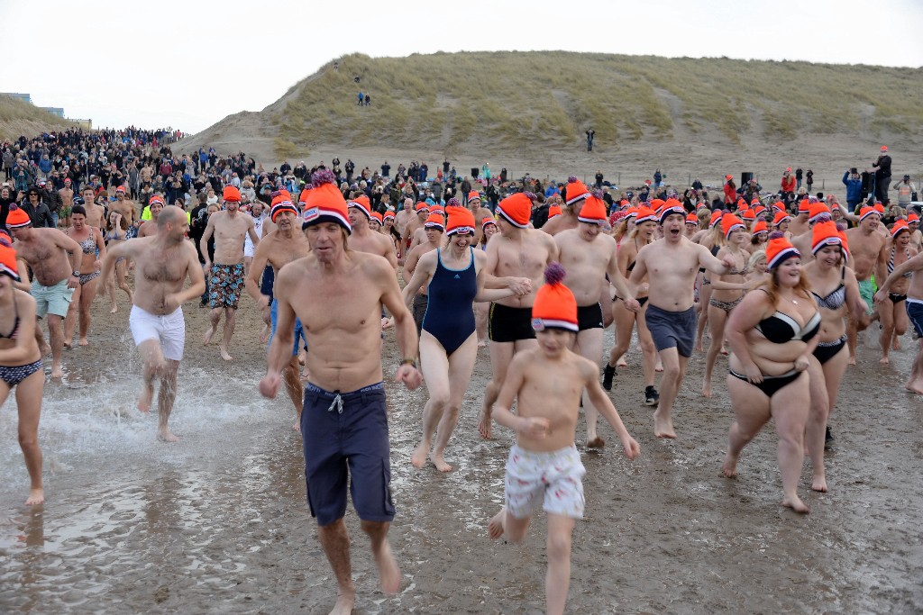 ../Images/Nieuwjaarsduik Nederzandt 2016 053.jpg